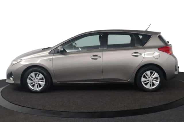 Toyota Auris (2014) thumbnail 3