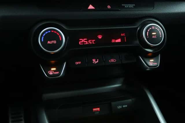 Kia Stonic (2024) thumbnail 6
