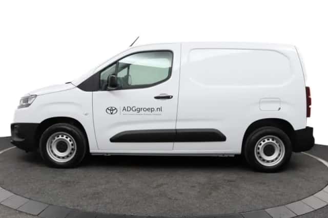 Toyota ProAce City (2024) thumbnail 3