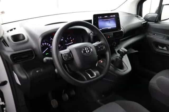 Toyota ProAce City (2024) thumbnail 4