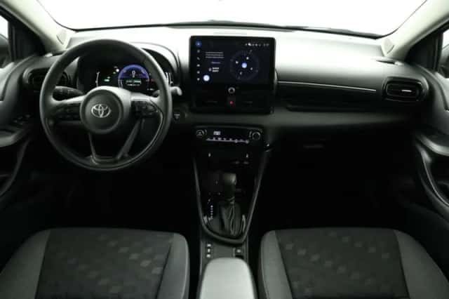Toyota Yaris (2025) thumbnail 4