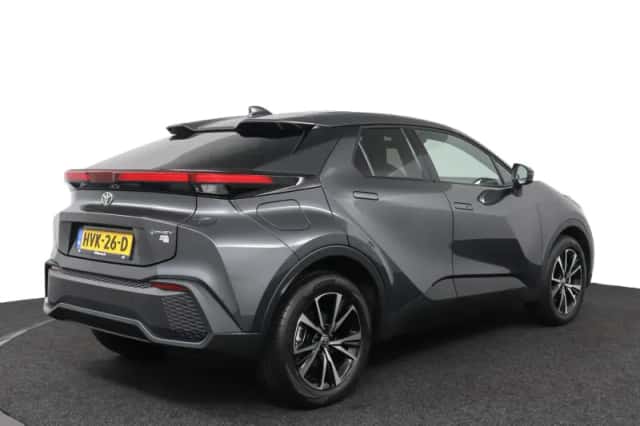 Toyota C-HR (2025) thumbnail 2