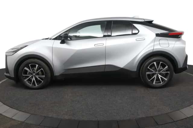 Toyota C-HR (2024) thumbnail 3