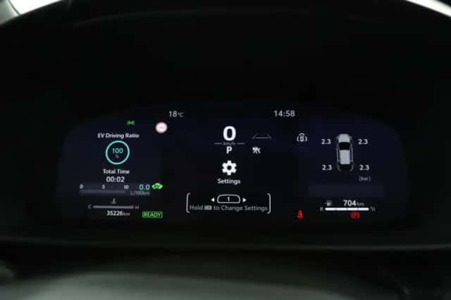 Toyota C-HR (2024) thumbnail 6