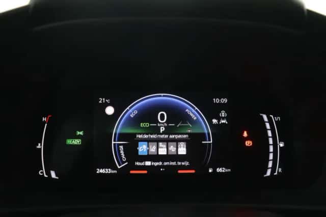 Toyota C-HR (2024) thumbnail 6