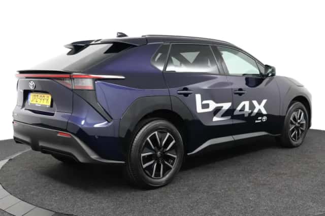 Toyota bZ4X (2026) thumbnail 2