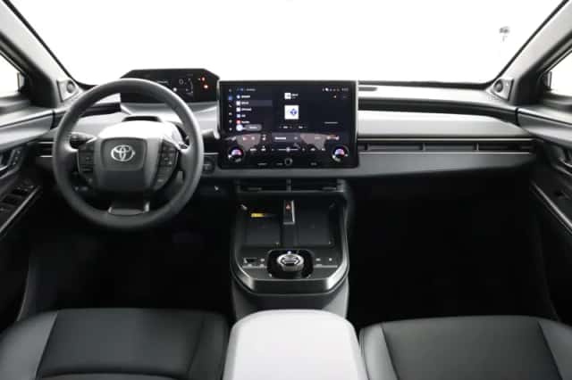 Toyota bZ4X (2026) thumbnail 4