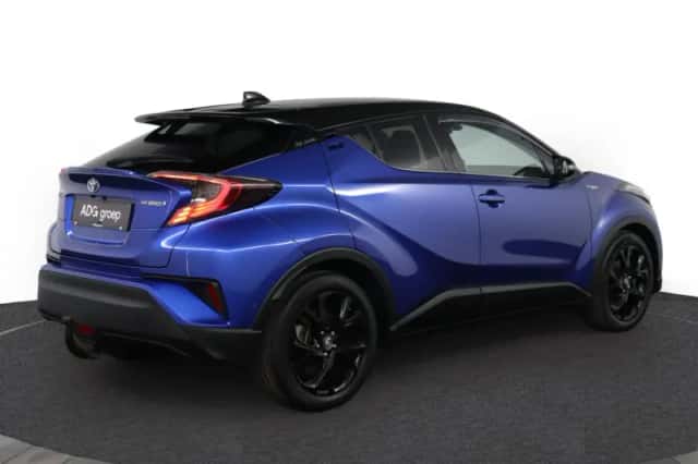 Toyota C-HR (2018) thumbnail 2
