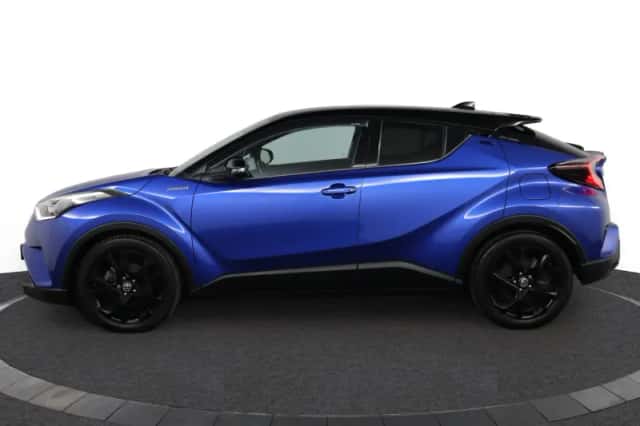 Toyota C-HR (2018) thumbnail 3