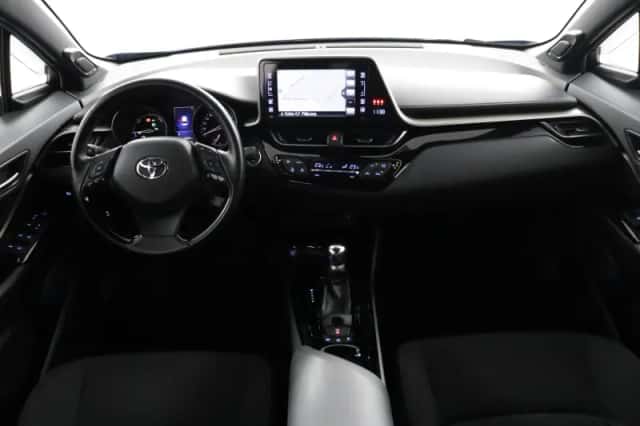 Toyota C-HR (2018) thumbnail 4