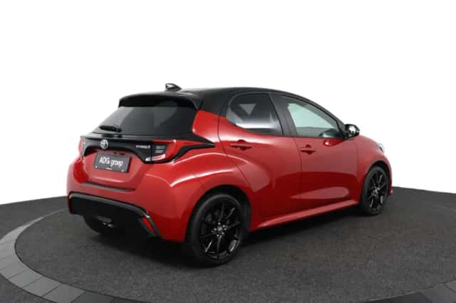 Toyota Yaris (2022) thumbnail 2