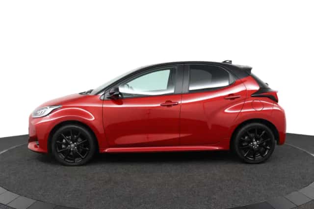Toyota Yaris (2022) thumbnail 3