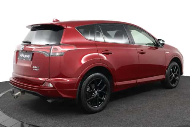 Toyota RAV4 (2018) thumbnail 2