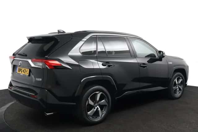 Toyota RAV4 (2022) thumbnail 2