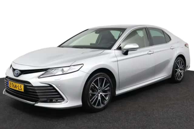 Toyota Camry (2024) thumbnail 1