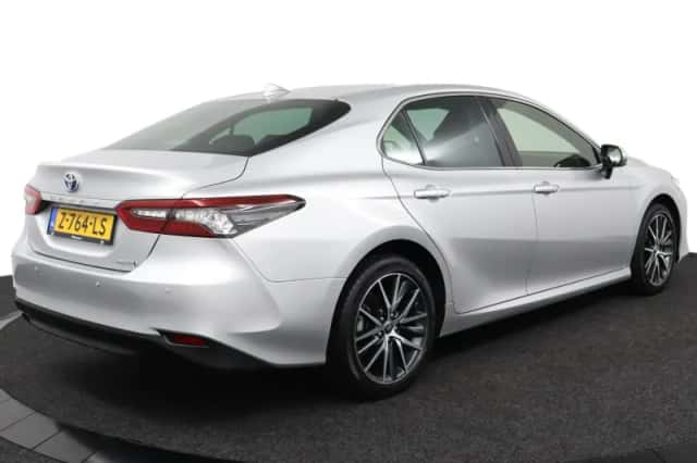Toyota Camry (2024) thumbnail 2