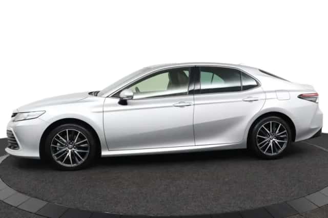 Toyota Camry (2024) thumbnail 3