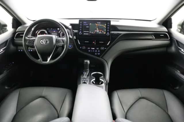 Toyota Camry (2024) thumbnail 4