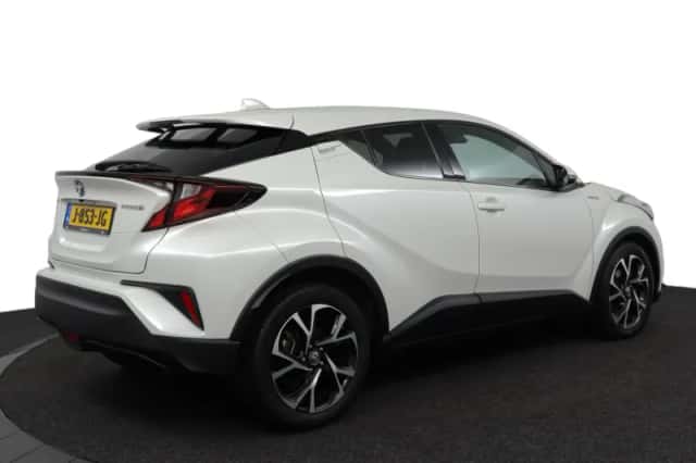 Toyota C-HR (2020) thumbnail 2
