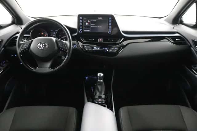 Toyota C-HR (2020) thumbnail 4