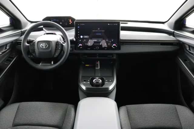 Toyota bZ4X (2026) thumbnail 4