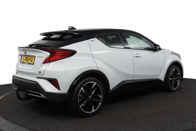 Toyota C-HR (2021) thumbnail 2