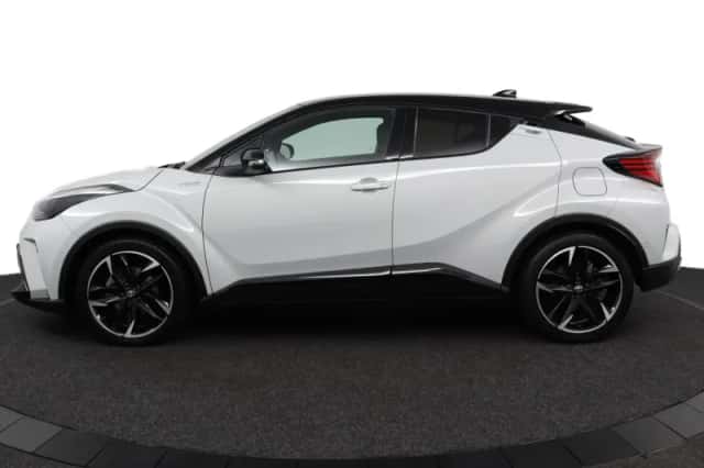 Toyota C-HR (2021) thumbnail 3