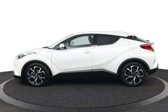 Toyota C-HR (2019) thumbnail 3
