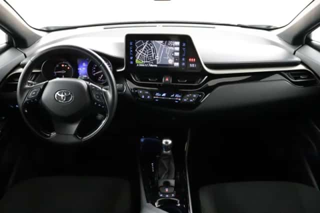 Toyota C-HR (2019) thumbnail 4
