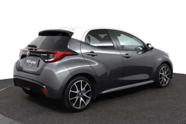 Toyota Yaris (2021) thumbnail 2