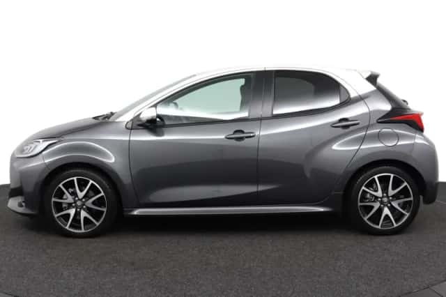 Toyota Yaris (2021) thumbnail 3