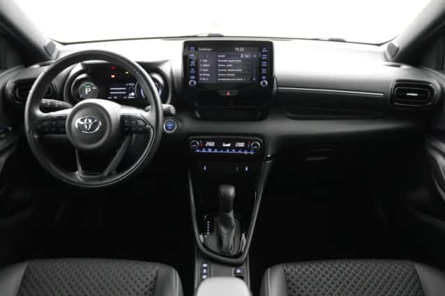 Toyota Yaris (2021) thumbnail 4