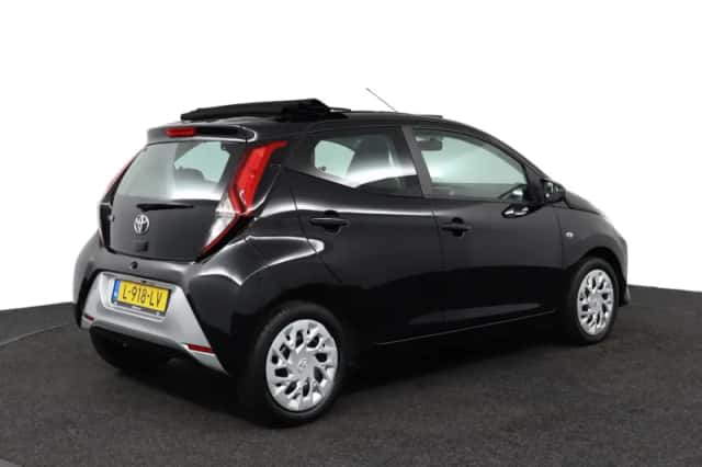 Toyota Aygo (2021) thumbnail 2