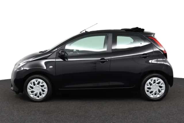 Toyota Aygo (2021) thumbnail 3
