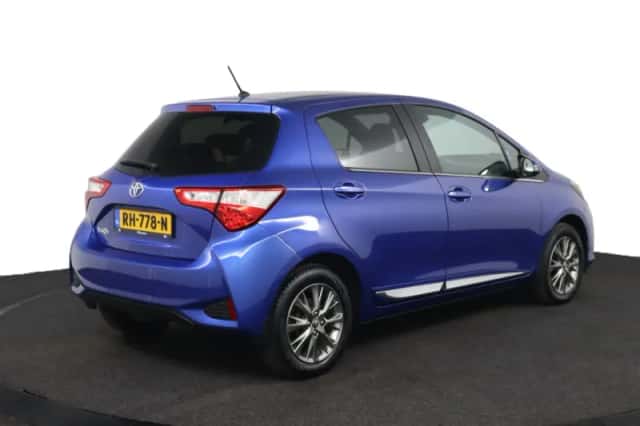 Toyota Yaris (2017) thumbnail 2