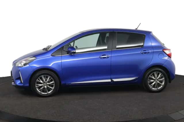 Toyota Yaris (2017) thumbnail 3