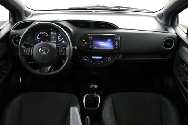 Toyota Yaris (2017) thumbnail 4