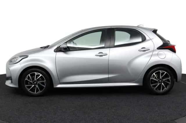 Toyota Yaris (2021) thumbnail 3