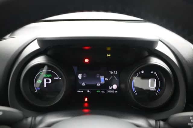 Toyota Yaris (2021) thumbnail 6