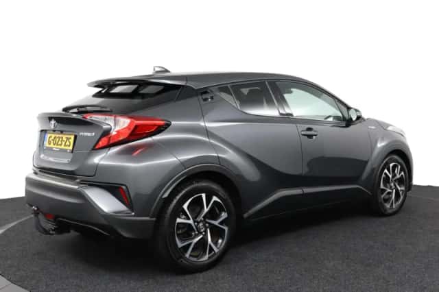 Toyota C-HR (2020) thumbnail 2
