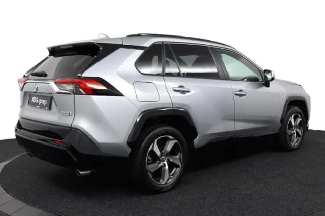 Toyota RAV4 (2024) thumbnail 2