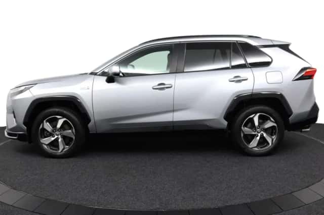 Toyota RAV4 (2024) thumbnail 3