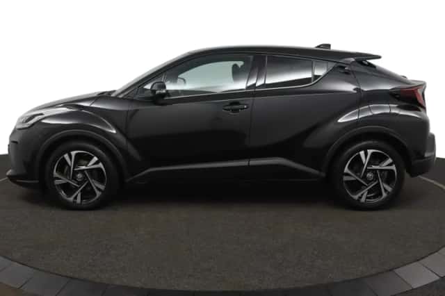 Toyota C-HR (2022) thumbnail 3