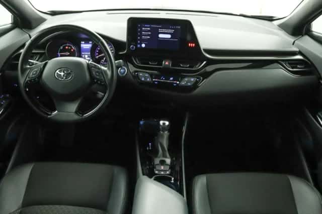 Toyota C-HR (2022) thumbnail 4