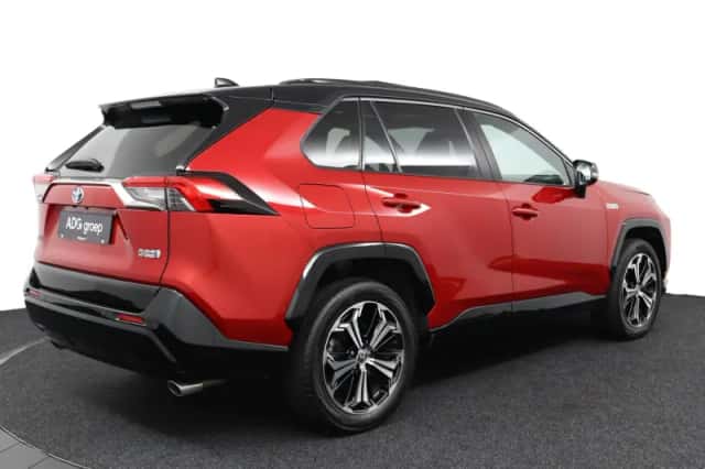 Toyota RAV4 (2021) thumbnail 2