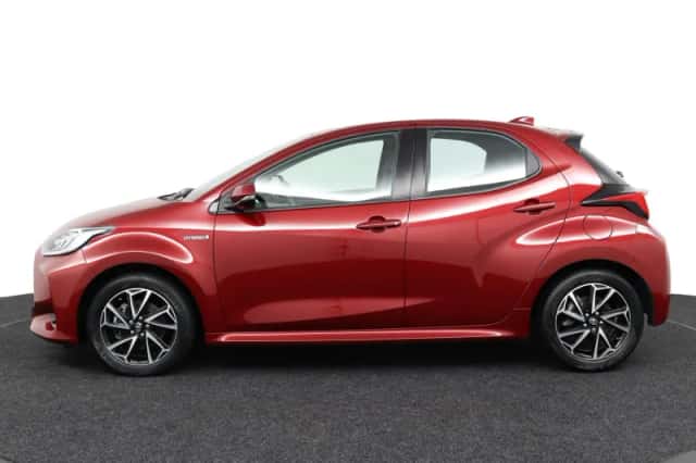 Toyota Yaris (2020) thumbnail 3