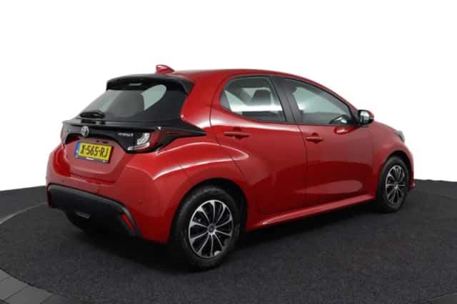 Toyota Yaris (2024) thumbnail 2