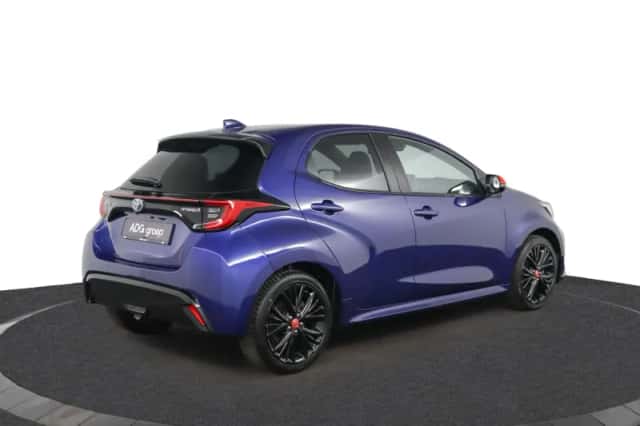 Toyota Yaris (2022) thumbnail 2