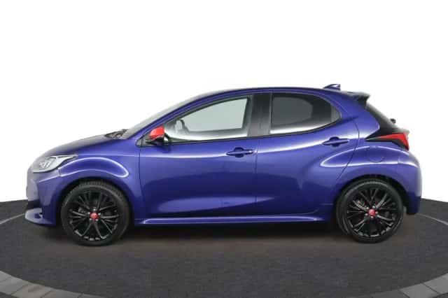 Toyota Yaris (2022) thumbnail 3