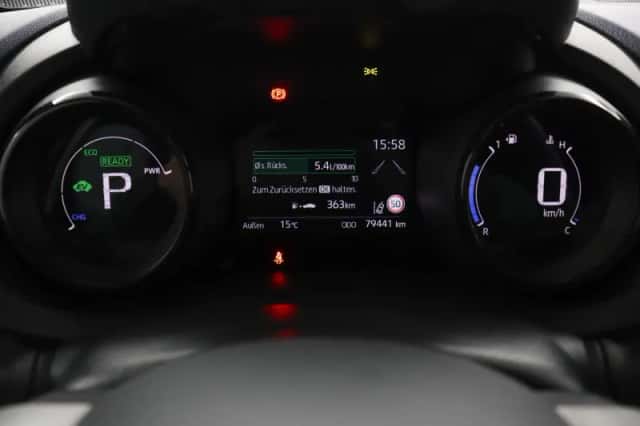 Toyota Yaris (2022) thumbnail 6